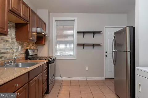 Entry Way - 155 N Streeper St, Baltimore, MD 21224 photo 3 of 4