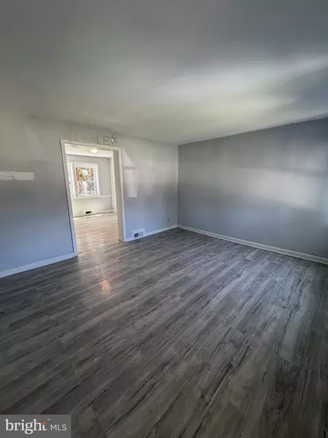 Entry Way - 1239 Walters Ave, Baltimore, MD 21239 photo 2 of 9