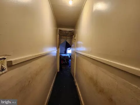 Entry Way - 1636 N Washington St, Baltimore, MD 21213 photo 6 of 7