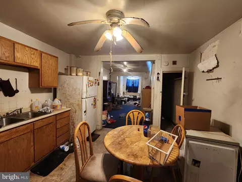 Entry Way - 1636 N Washington St, Baltimore, MD 21213 photo 5 of 7