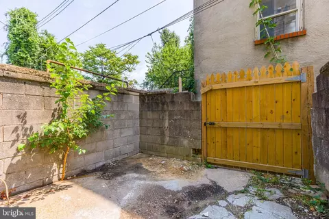 Exterior - 535 Robert St, Baltimore, MD 21217 photo 3 of 4