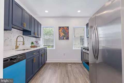 Entry Way - 535 Robert St, Baltimore, MD 21217 photo 4 of 10