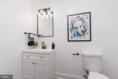 Entry Way - 535 Robert St, Baltimore, MD 21217 photo 2 of 10