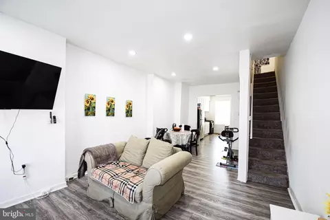 Entry Way - 2565 W Baltimore St, Baltimore, MD 21223 photo 1 of 2