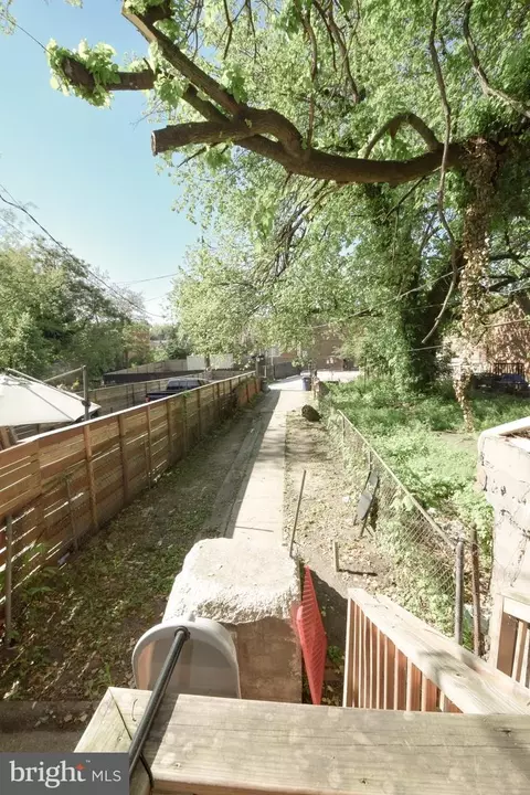 Exterior - 2565 W Baltimore St, Baltimore, MD 21223 photo 3 of 4