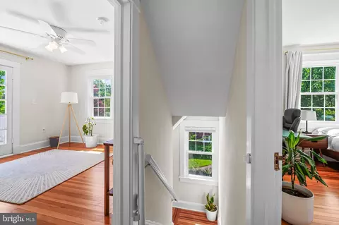Entry Way - 5724 Ridgedale Rd, Baltimore, MD 21209 photo 4 of 7