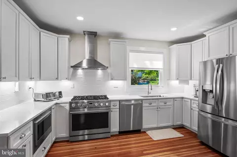 Kitchen - 5724 Ridgedale Rd, Baltimore, MD 21209 photo 5 of 8