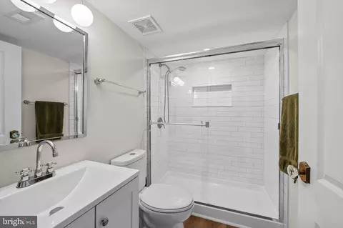 Bath - 5724 Ridgedale Rd, Baltimore, MD 21209 photo 5 of 5