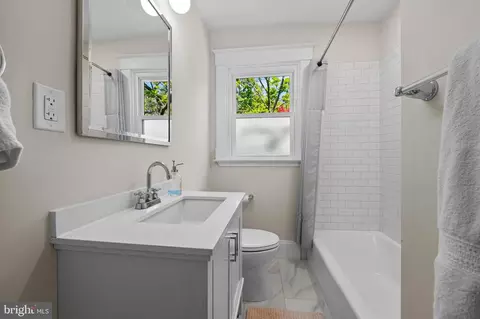 Bath - 5724 Ridgedale Rd, Baltimore, MD 21209 photo 4 of 5