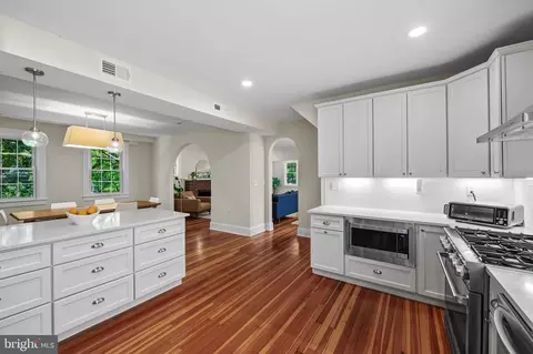 Kitchen - 5724 Ridgedale Rd, Baltimore, MD 21209 photo 7 of 8