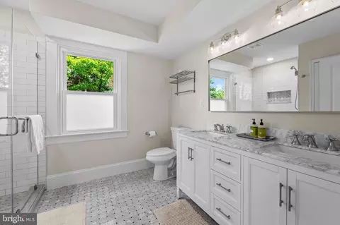 Bath - 5724 Ridgedale Rd, Baltimore, MD 21209 photo 3 of 5
