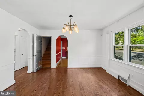 Entry Way - 5510 Greenfield Ave, Baltimore, MD 21206 photo 1 of 4