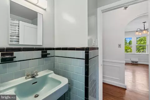 Bath - 5510 Greenfield Ave, Baltimore, MD 21206 photo 1 of 2