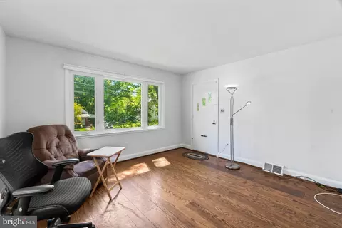Living - 5510 Greenfield Ave, Baltimore, MD 21206 photo 1 of 2