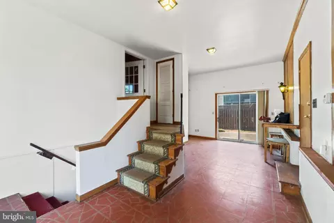 Entry Way - 5510 Greenfield Ave, Baltimore, MD 21206 photo 3 of 4