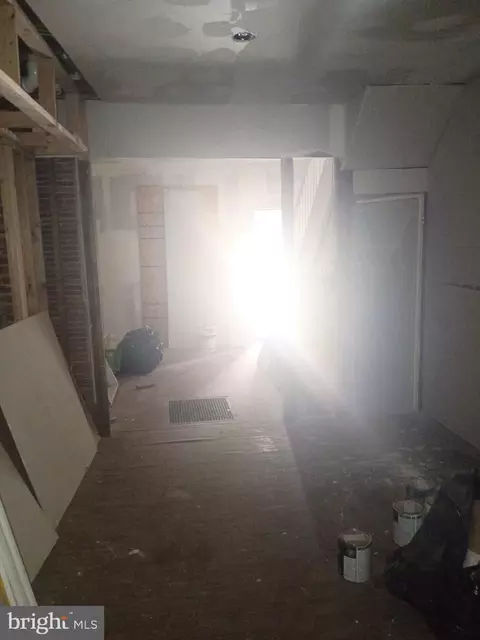 Entry Way - 504 E Lynn Ave, Baltimore, MD 21223 photo 5 of 5