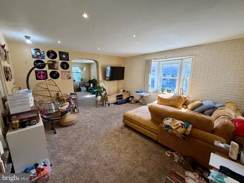 Living - 601 Braeside Rd, Baltimore, MD 21229 photo 1 of 1