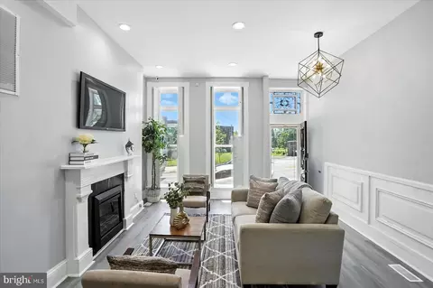 Living - 1628 E Biddle St, Baltimore, MD 21213 photo 5 of 5