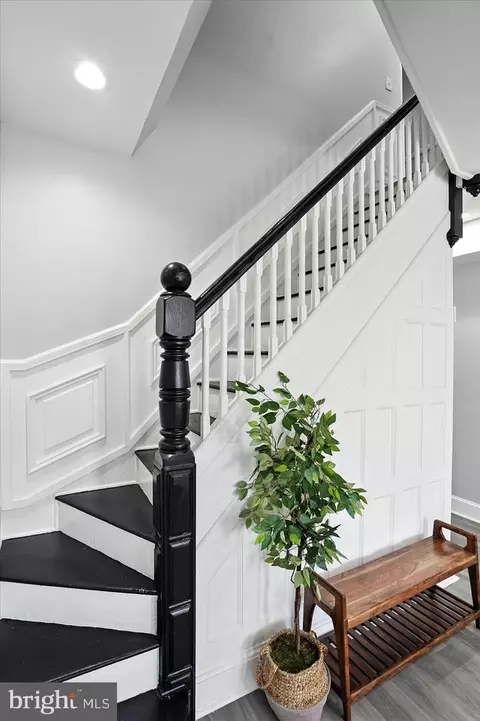 Entry Way - 1628 E Biddle St, Baltimore, MD 21213 photo 6 of 10