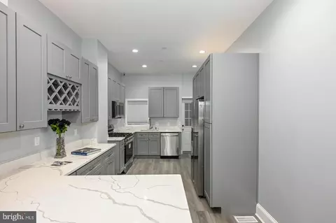 Entry Way - 1628 E Biddle St, Baltimore, MD 21213 photo 4 of 10