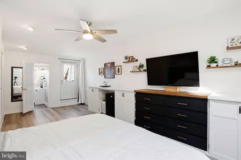 Bedroom - 1024 E Fort Ave, Baltimore, MD 21230 photo 2 of 6