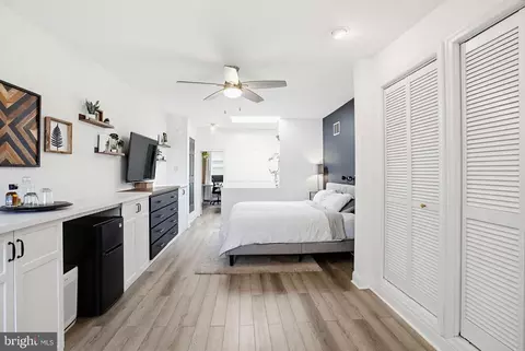 Bedroom - 1024 E Fort Ave, Baltimore, MD 21230 photo 5 of 6