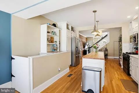Entry Way - 1024 E Fort Ave, Baltimore, MD 21230 photo 4 of 6