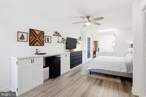 Bedroom - 1024 E Fort Ave, Baltimore, MD 21230 photo 4 of 6