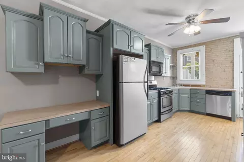 Entry Way - 3446 Roland Ave, Baltimore, MD 21211 photo 3 of 9