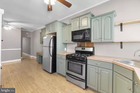 Entry Way - 3446 Roland Ave, Baltimore, MD 21211 photo 6 of 9