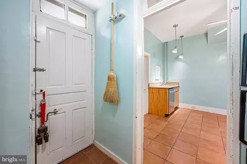 Entry Way - 3630 Old York Rd, Baltimore, MD 21218 photo 2 of 3
