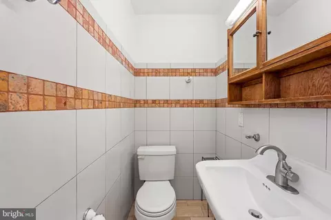Bath - 3630 Old York Rd, Baltimore, MD 21218 photo 1 of 3