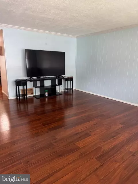 Living - 3034 Lorena Ave, Baltimore, MD 21230 photo 2 of 3