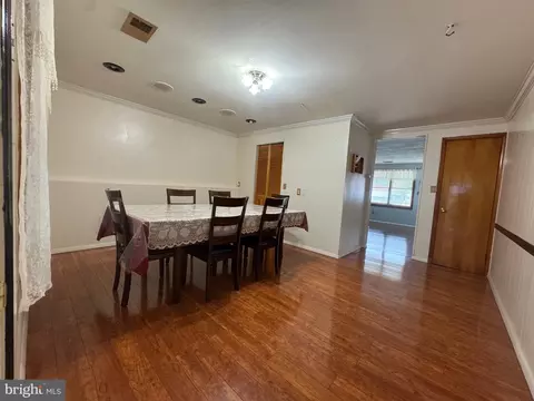 Dining - 3034 Lorena Ave, Baltimore, MD 21230 photo 4 of 4