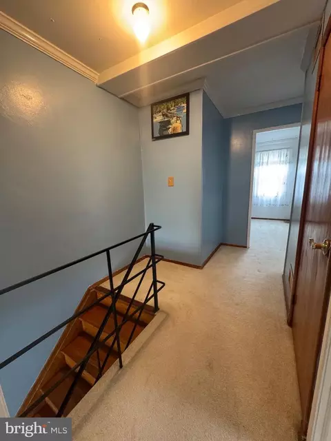 Entry Way - 3034 Lorena Ave, Baltimore, MD 21230 photo 2 of 5