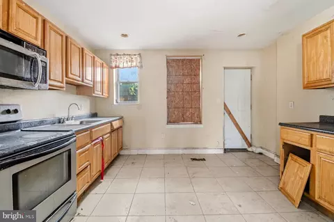 Entry Way - 2700 Ashland Ave, Baltimore, MD 21205 photo 2 of 4