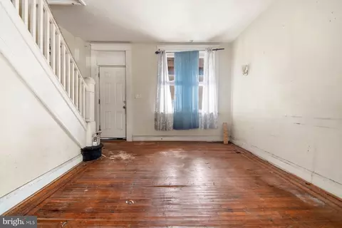 Living - 2700 Ashland Ave, Baltimore, MD 21205 photo 2 of 5
