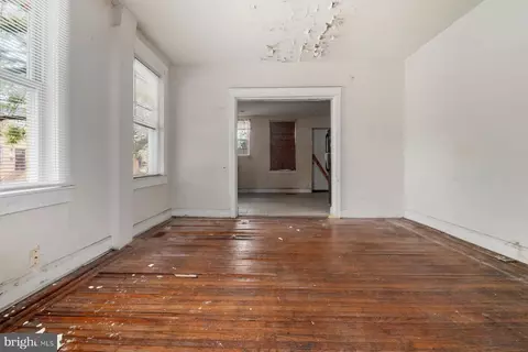 Living - 2700 Ashland Ave, Baltimore, MD 21205 photo 3 of 5
