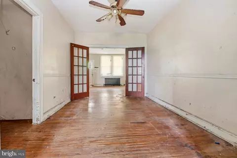Living - 2730 Beryl Ave, Baltimore, MD 21205 photo 4 of 5