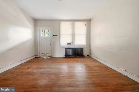 Living - 2730 Beryl Ave, Baltimore, MD 21205 photo 3 of 5