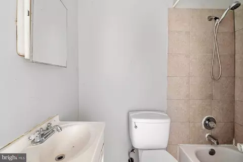 Entry Way - 2730 Beryl Ave, Baltimore, MD 21205 photo 3 of 5