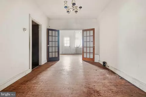 Living - 2613 Beryl Ave, Baltimore, MD 21205 photo 4 of 5