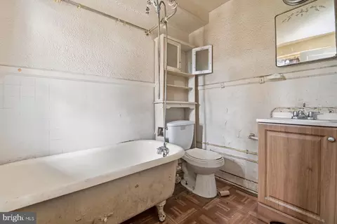 Bath - 2613 Beryl Ave, Baltimore, MD 21205 photo 1 of 1