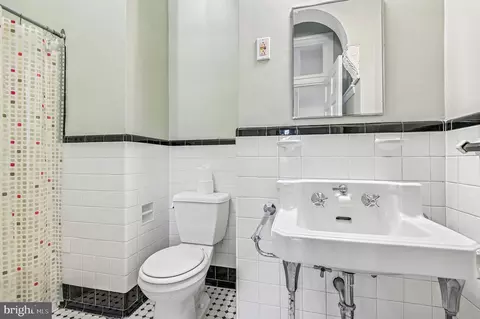 Bath - 2444 Eutaw Pl, Baltimore, MD 21217 photo 1 of 2