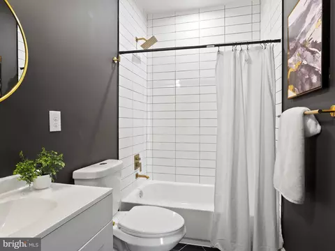 Bath - 4514 Mainfield Ave, Baltimore, MD 21214 photo 7 of 11