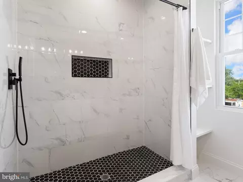 Bath - 4514 Mainfield Ave, Baltimore, MD 21214 photo 3 of 11