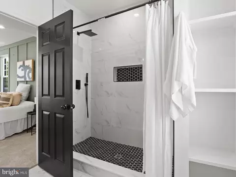 Bath - 4514 Mainfield Ave, Baltimore, MD 21214 photo 2 of 11