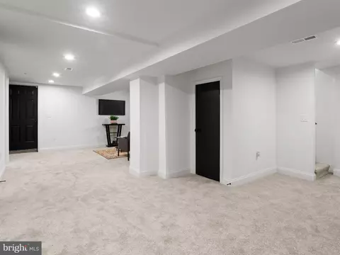 Entry Way - 4514 Mainfield Ave, Baltimore, MD 21214 photo 1 of 2