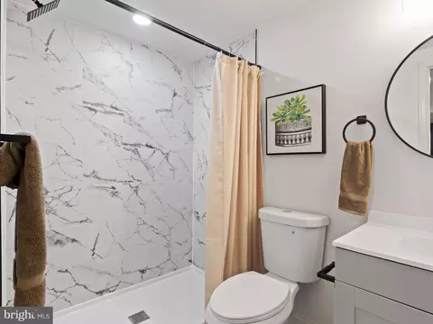 Bath - 4514 Mainfield Ave, Baltimore, MD 21214 photo 9 of 11