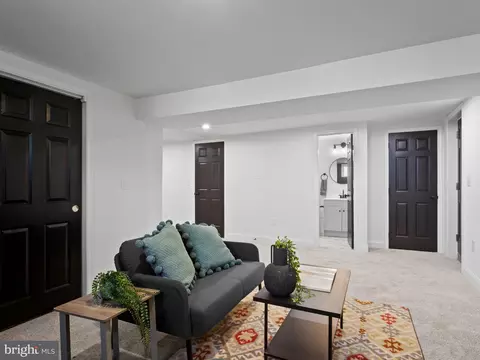 Entry Way - 4514 Mainfield Ave, Baltimore, MD 21214 photo 2 of 2